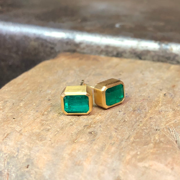 EMERALD STUD EARRINGS