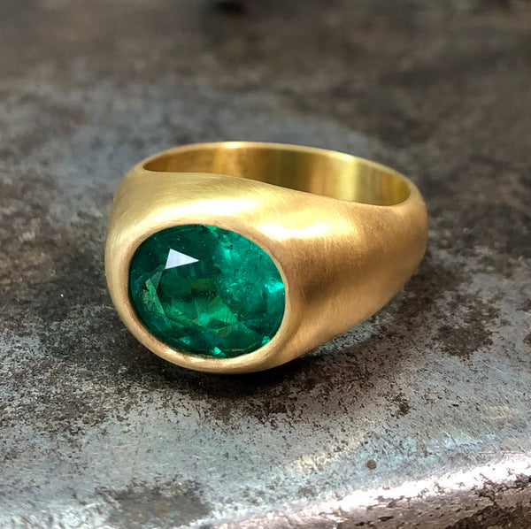 22K GOLD RING WITH OVAL EMERALD