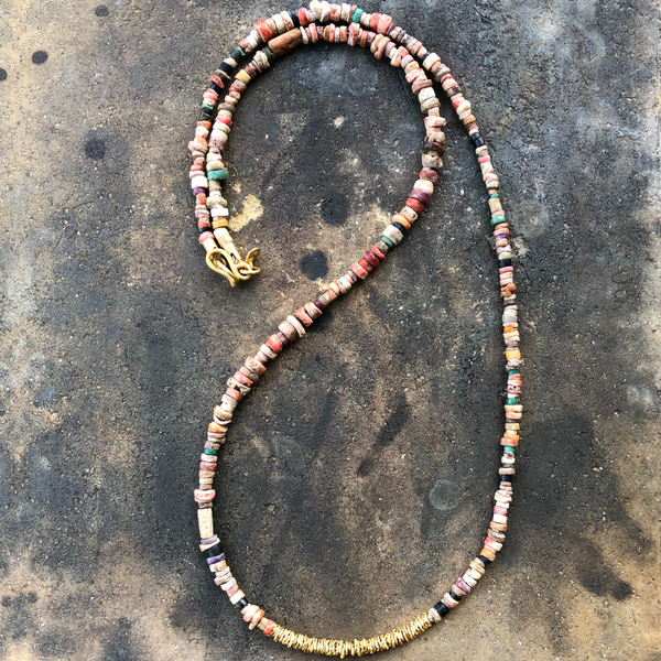 22K GOLD NECKLACE WITH STRAND OF CORAL MIXED BEADS