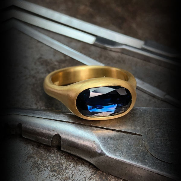 22K GOLD RING WITH OVAL SAPPHIRE