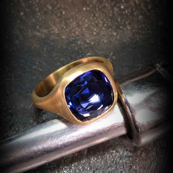 22K GOLD RING WITH TANZANITE