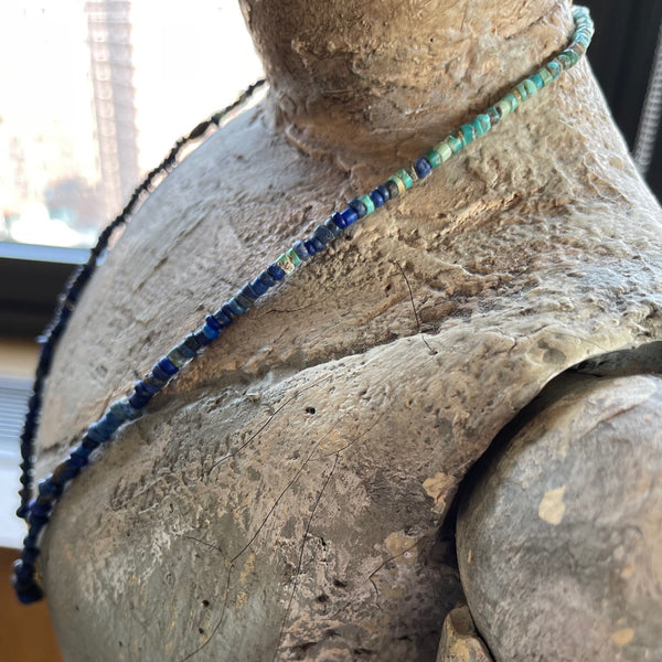 STRAND OF ANCIENT LAPIS AND TURQUOISE BEADED NECKLACE